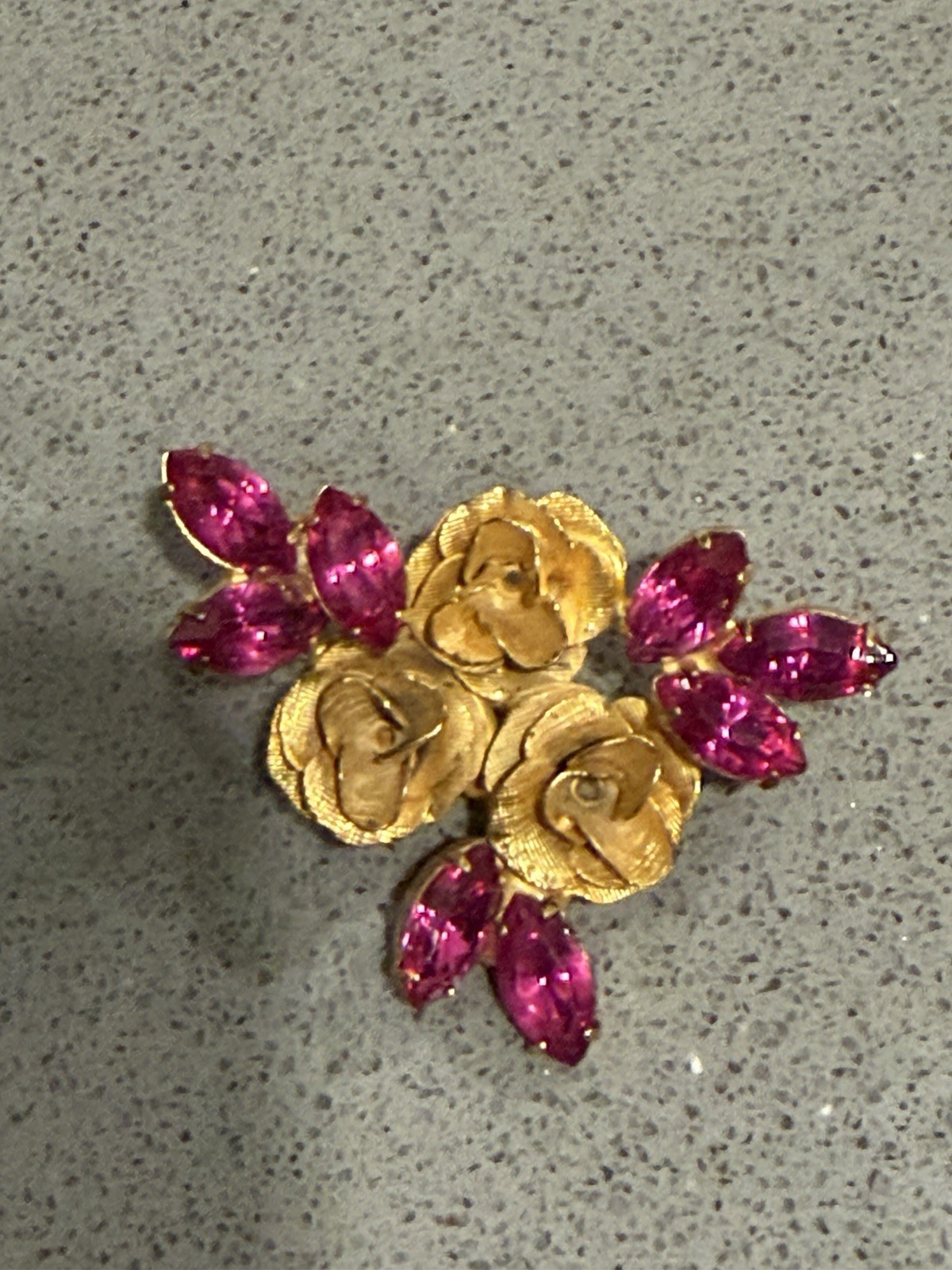 Stunning Austrian Pink Ruby Crystal 3D Gold Tone Roses Quality Vintage Brooch