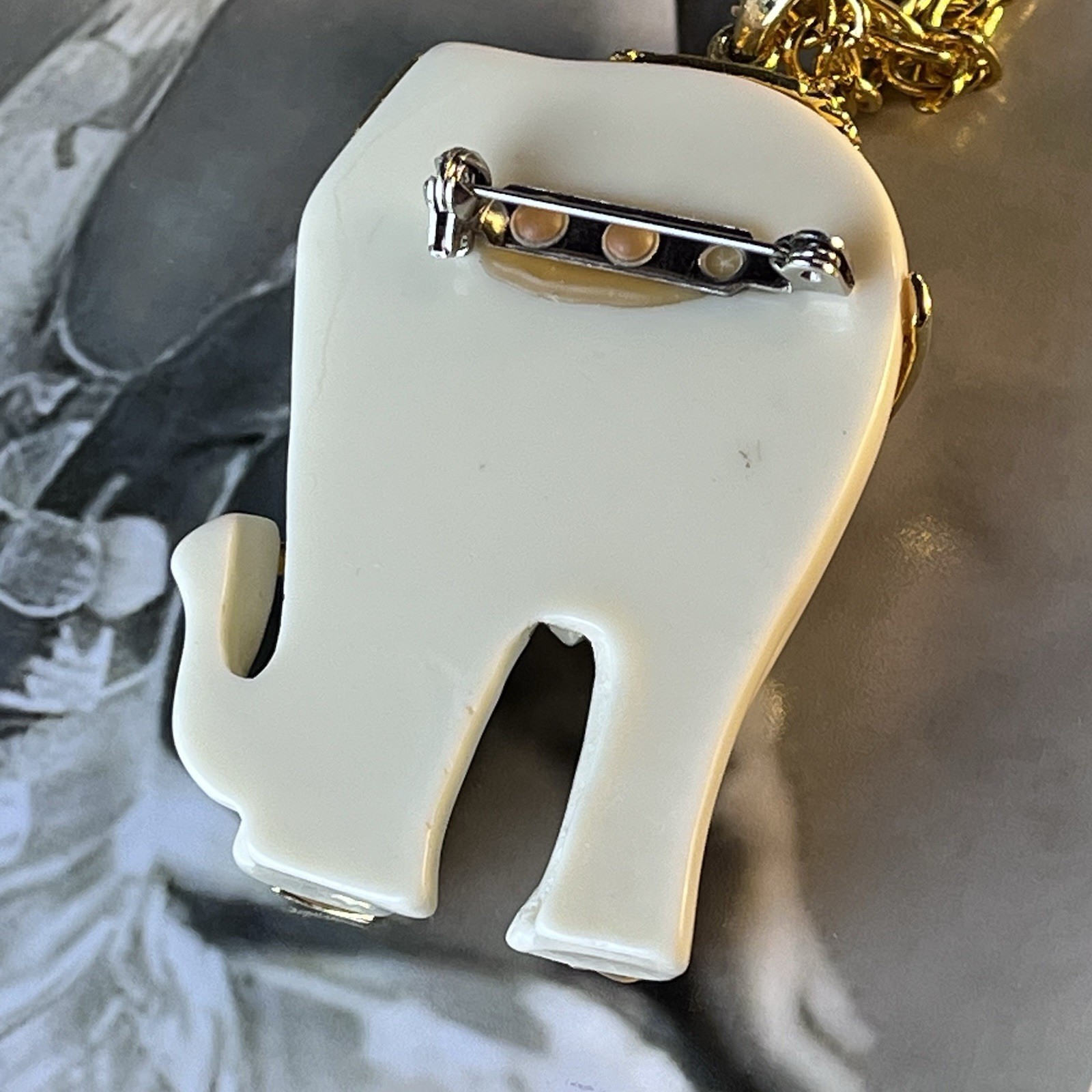 Vtg 2.25” Jeweled Elephant Pendant Necklace – Ivory Acrylic – Gold Tone – 24”