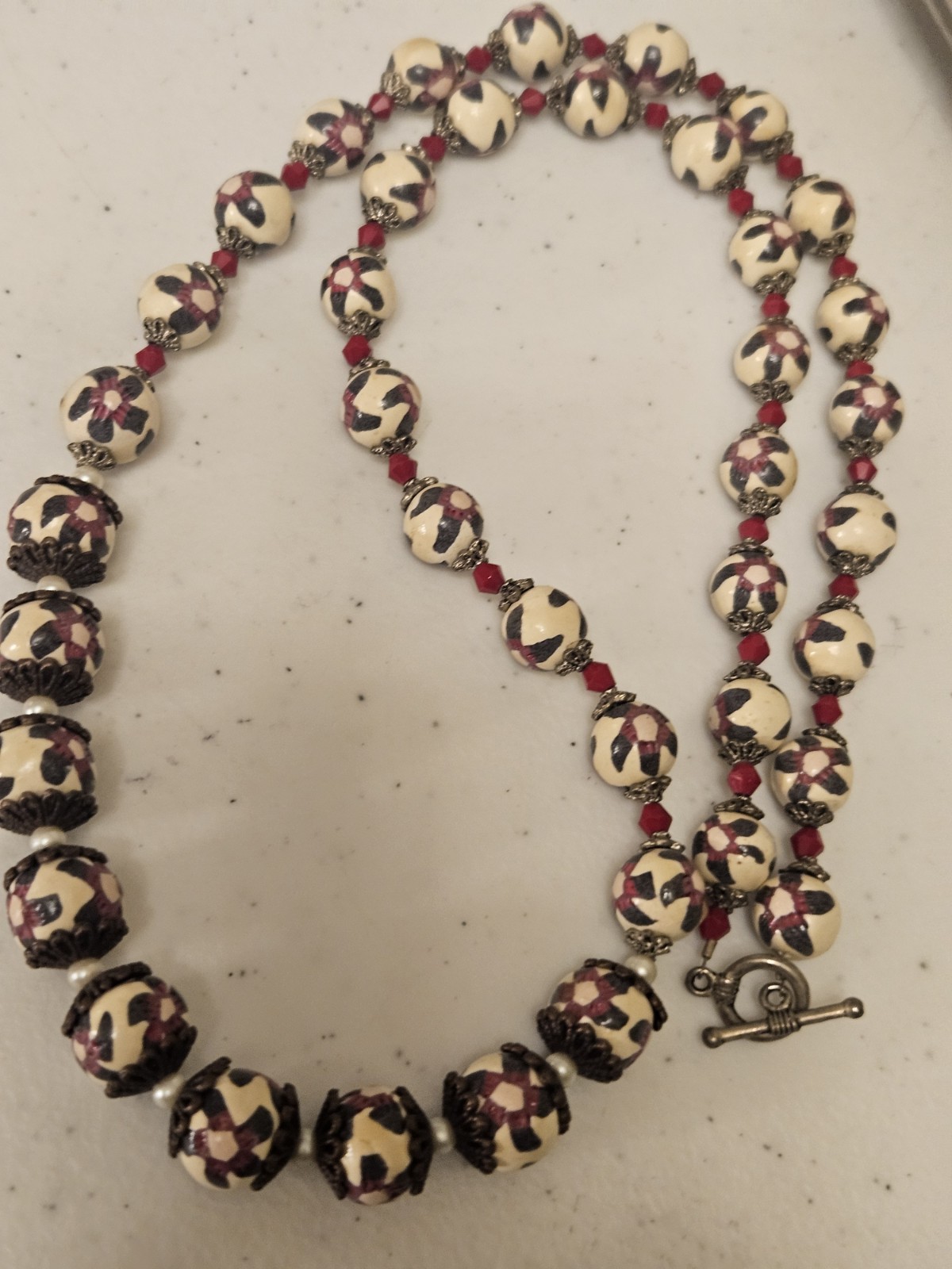 HANDMADE BEADED NECKLACE 28″ FLORAL VINTAGE ORNATE TOGGLE CLOSURE BEAUTIFUL