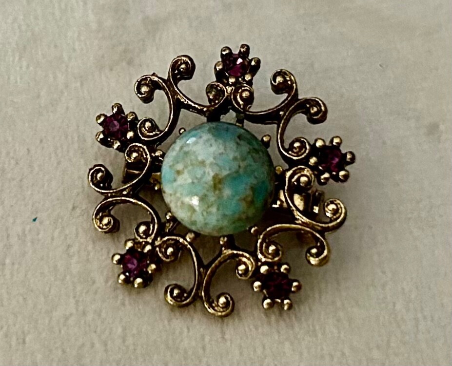Vtg Gold Tone with Blue and Brown Speckled Stone with Small Purple Stones Brooch