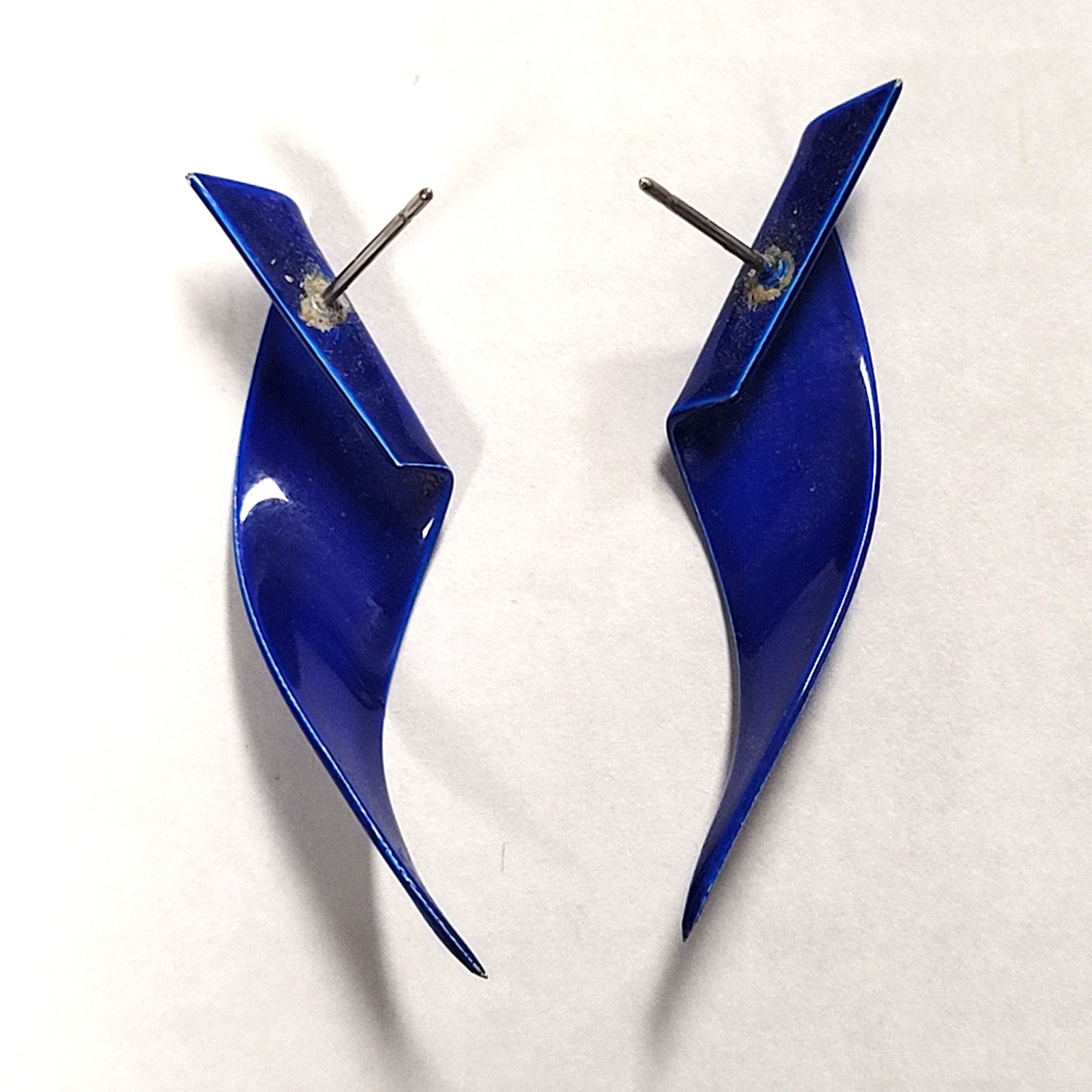 Vintage 1980s Blue-Violet Smooth Metal Pierced Earrings