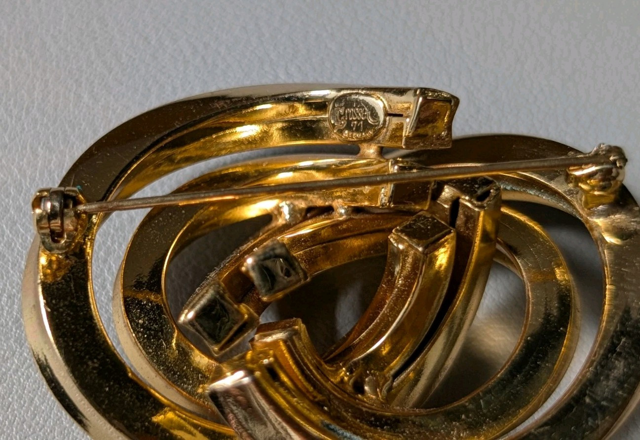Vintage Grosse Germany Gold Plated Interlocking Infinity Love Knot 1971 Brooch