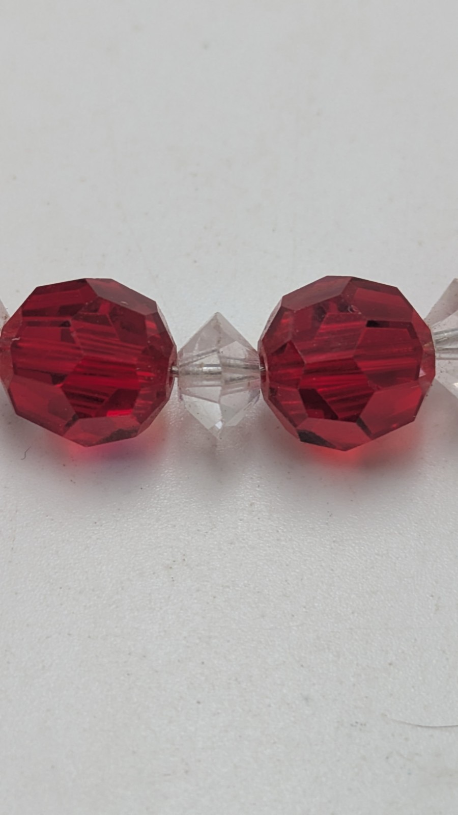 Vintage Ruby Red Iridescent Aurora Borealis Facetted Glass Bead 19″ Necklace