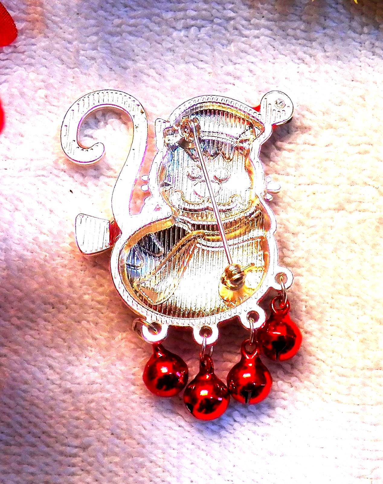 CLASSIC CHRISTMAS KITTY PIN BROOCH CAT FELINE MOVING BELLS RED HAT SILVER TO X25