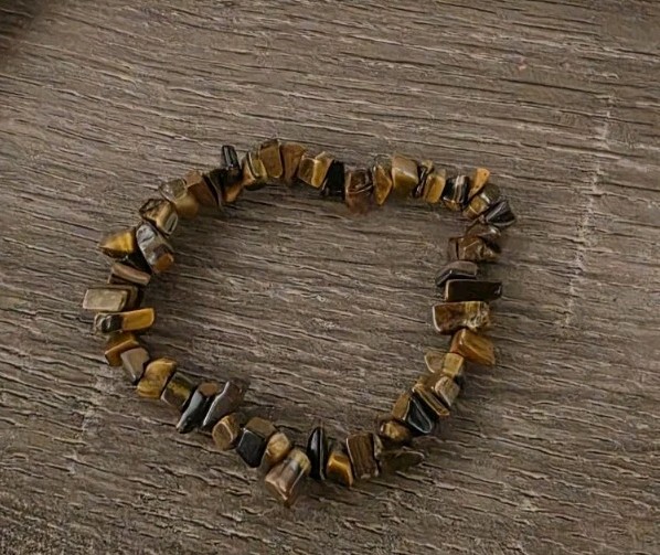 Inlaid Shell Parrot, Tigers Eye nugget bead necklace and bracelet set.