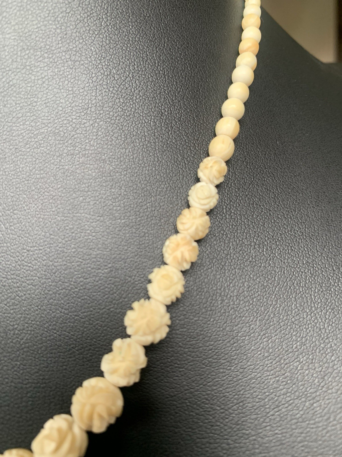 Vintage Hand Carved Rose Necklace – Graduated Floral Beads 1930s–1950s 18”