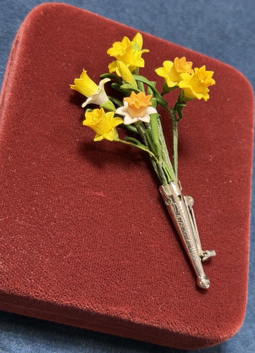 Vintage Daffodil Flower Brooch Pin Bouquet Stems Yellow Silver Tone Fabric Metal