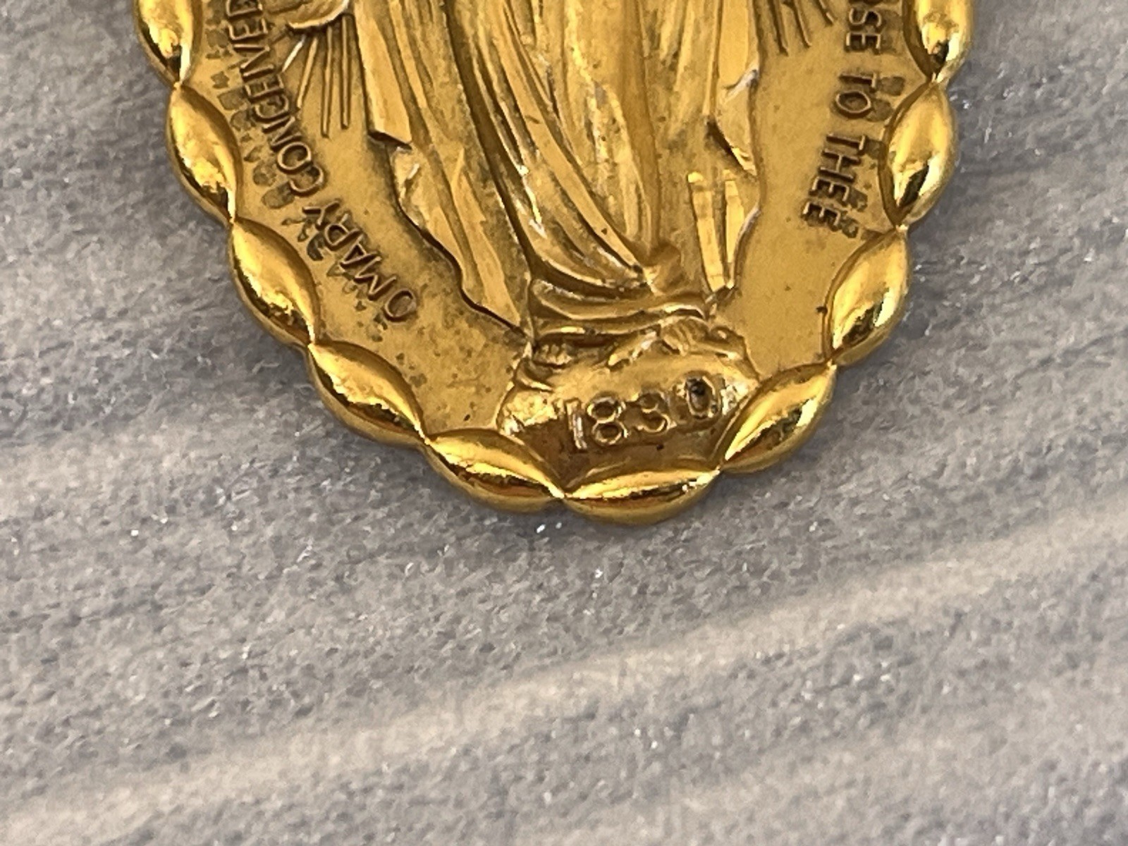 VTG Creed USA 12 K Gold Filled Mother Virgin Mary Medal Pendant Necklace