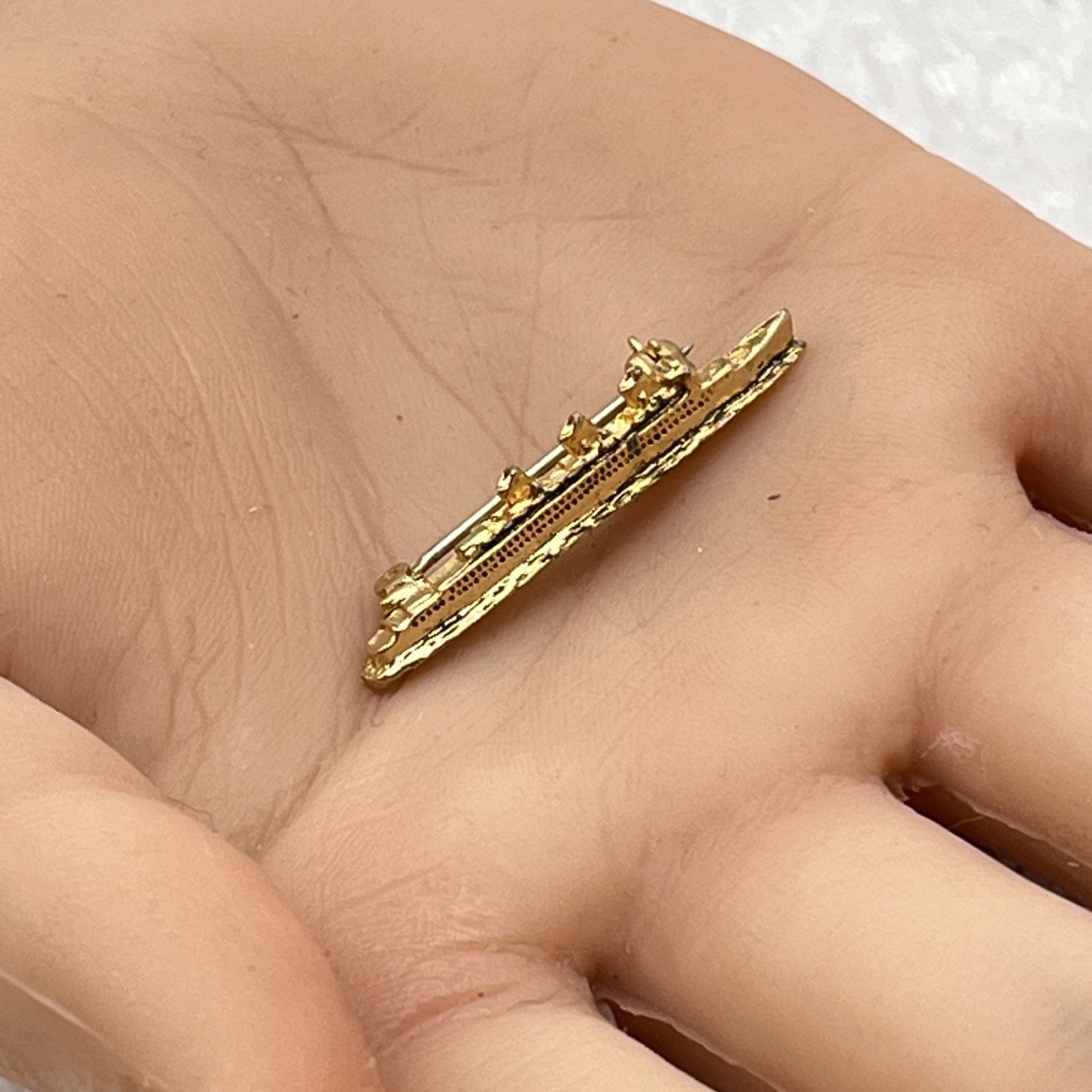 Vintage Queen Mary Ship Brooch Long Beach California Souvenir Pin 1.25″