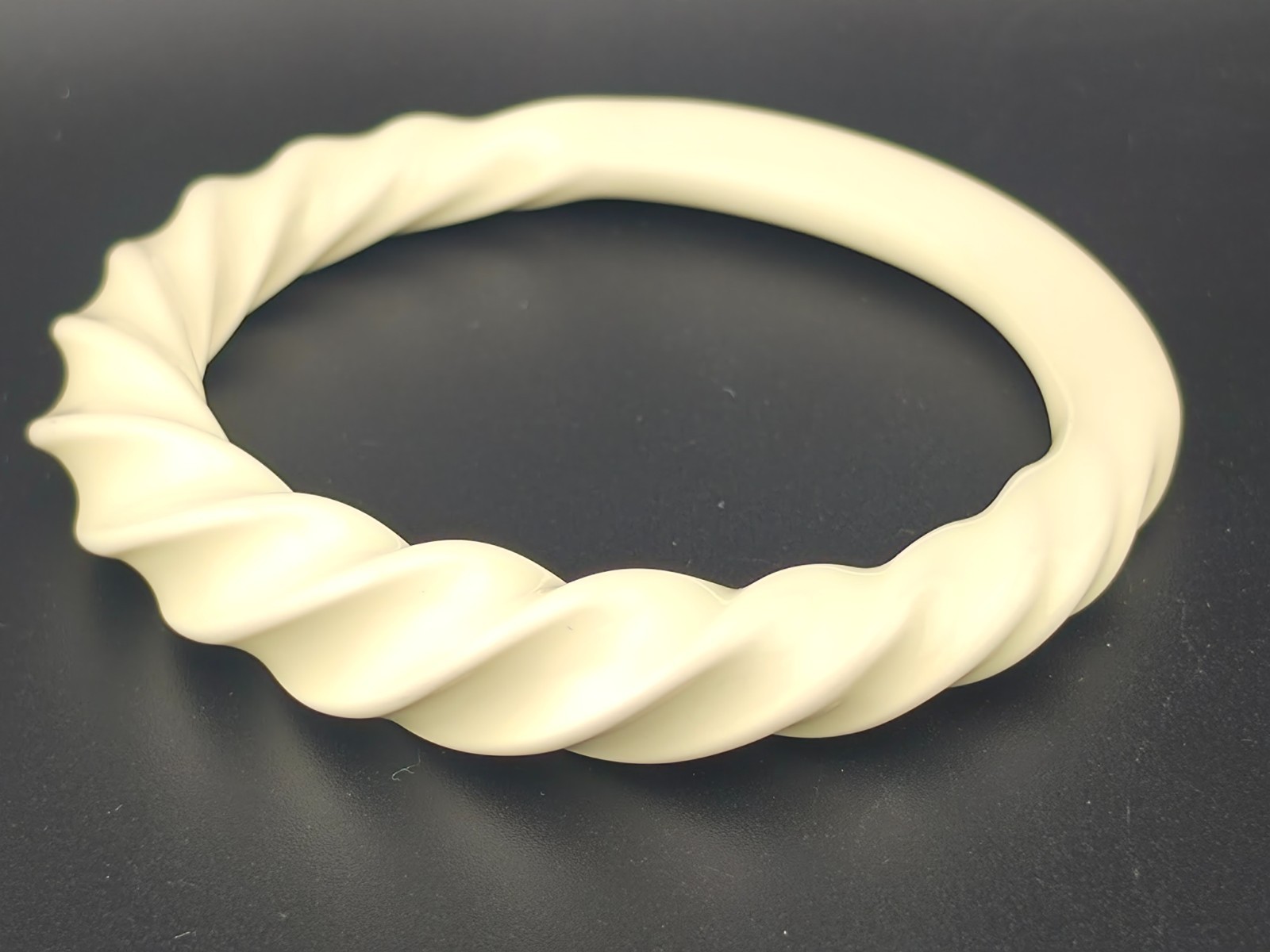 Unusual Chunky Vintage Off White Twisted Bangle 7″ Bracelet