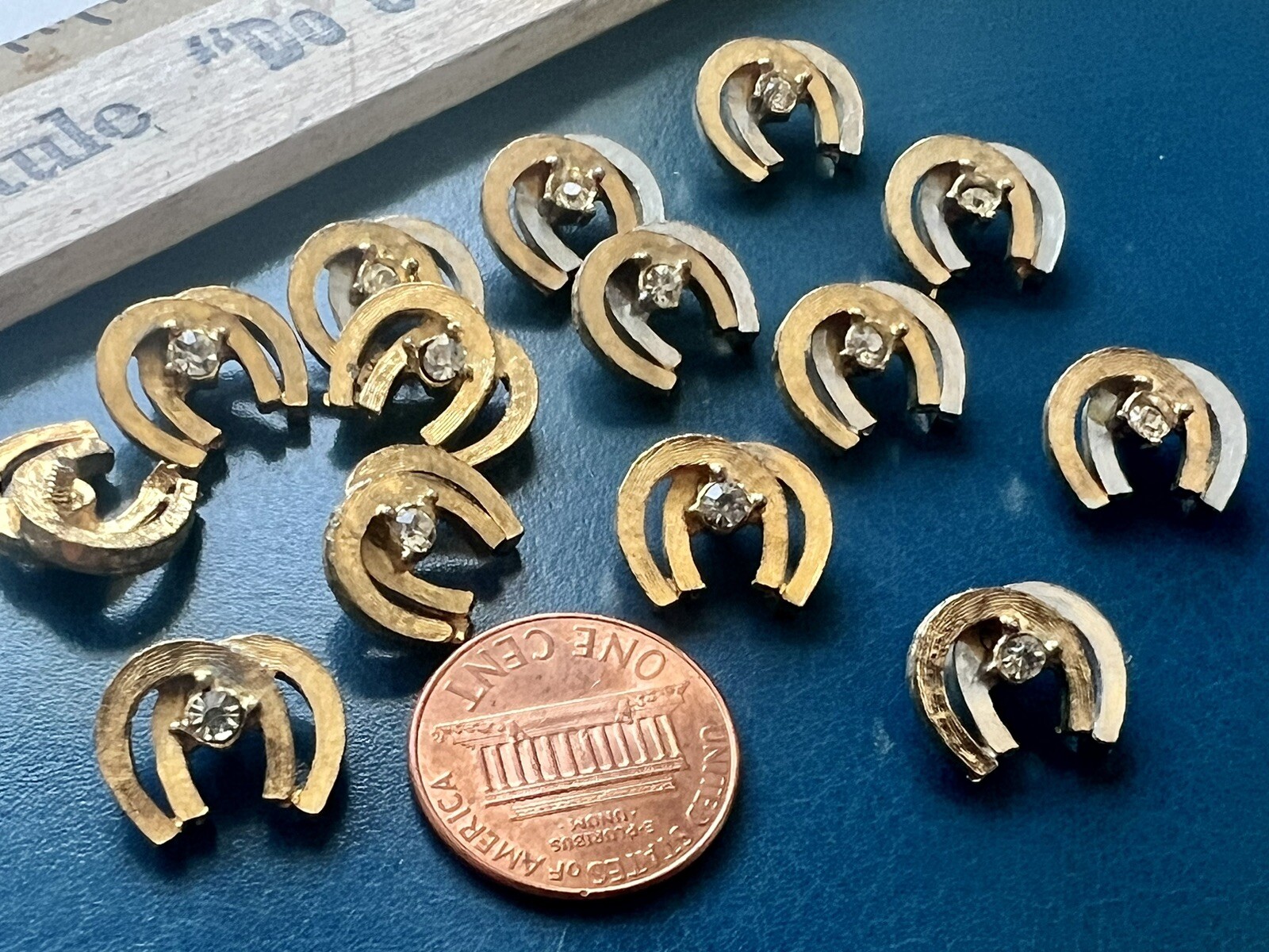 14 Vintage Gold & Silver Metal Horseshoe Good Luck Cutouts Jewelry Making Lot￼