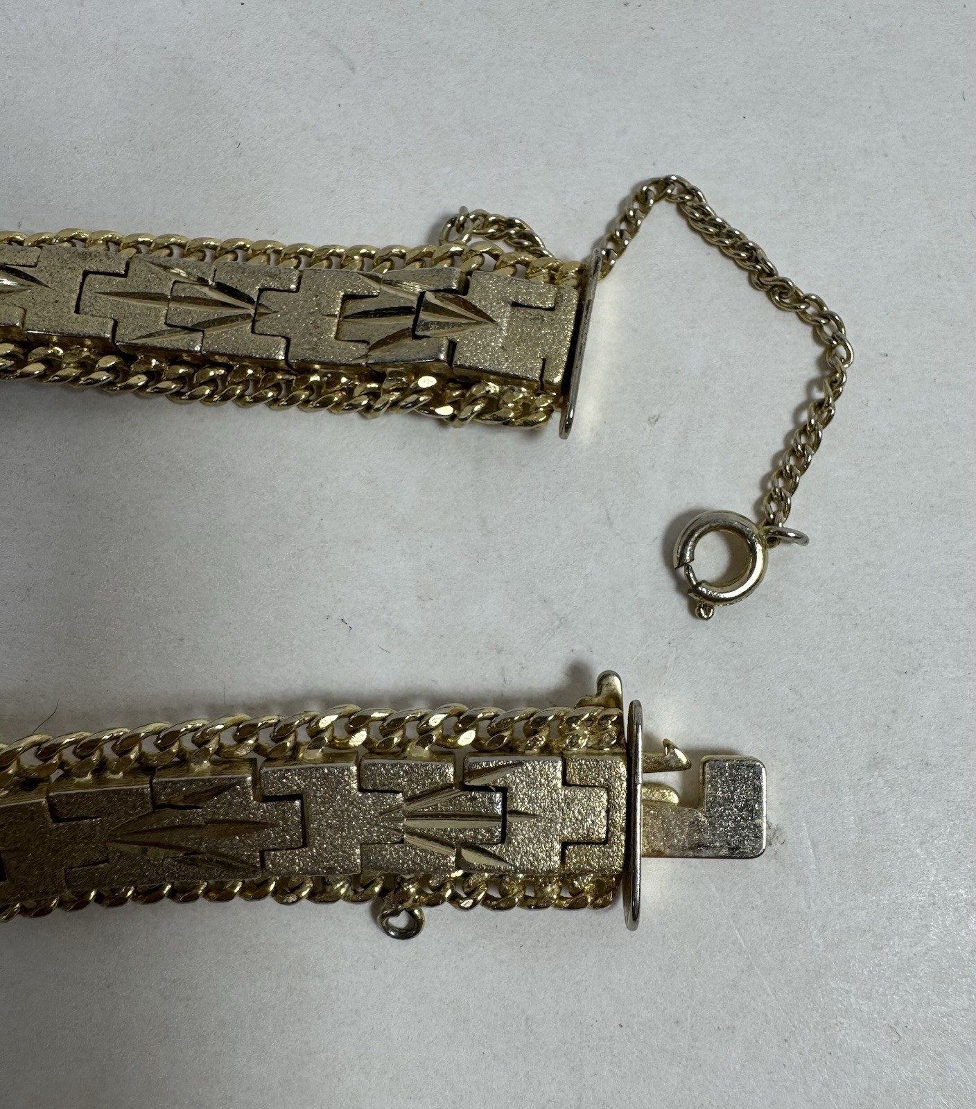 Brushed Gold Tone Articulated Link 8″ Bracelet With Safety Chain Gift Vintage
