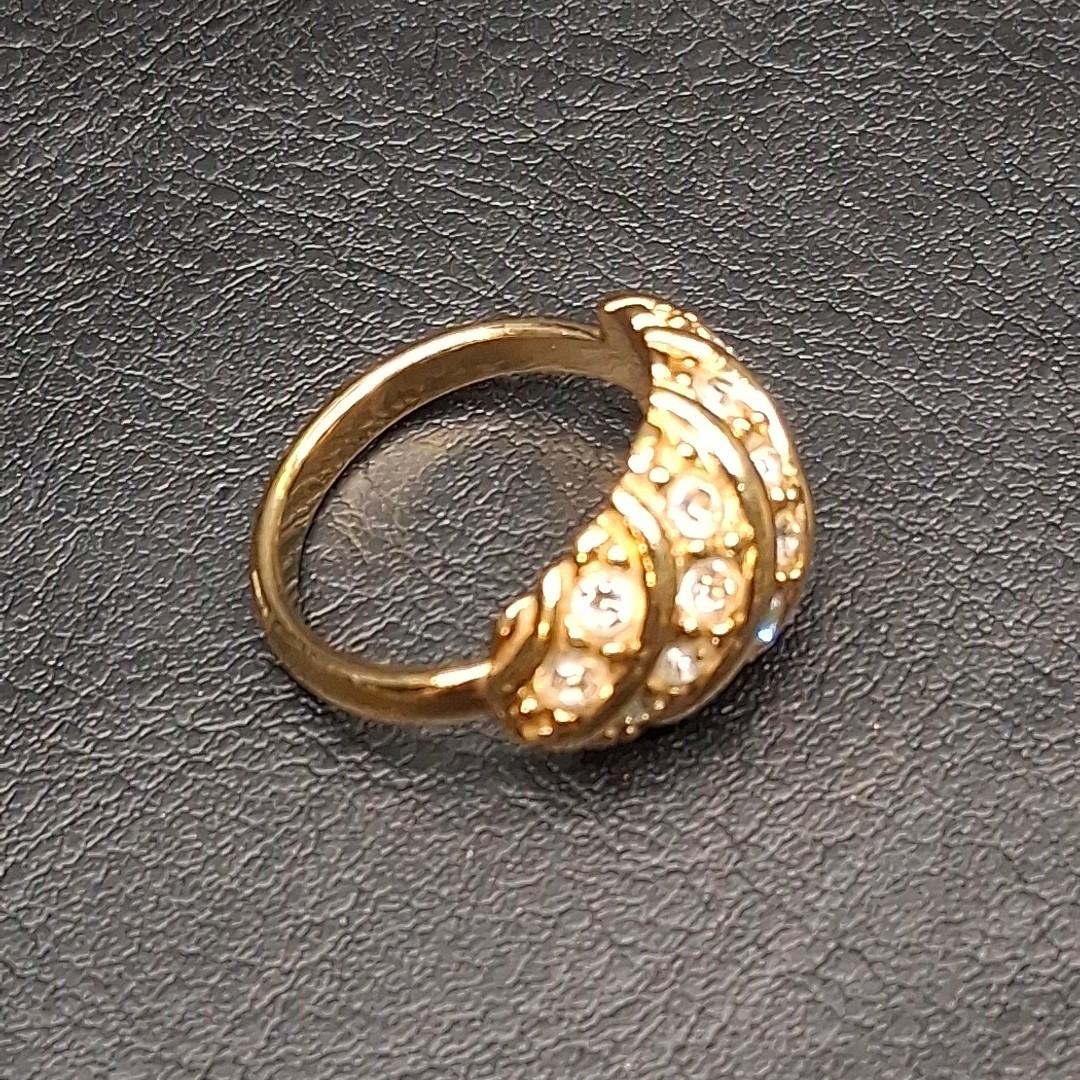Vintage Jewelry AVON Clear Rhinestone Ring Gold Tone. 17.566