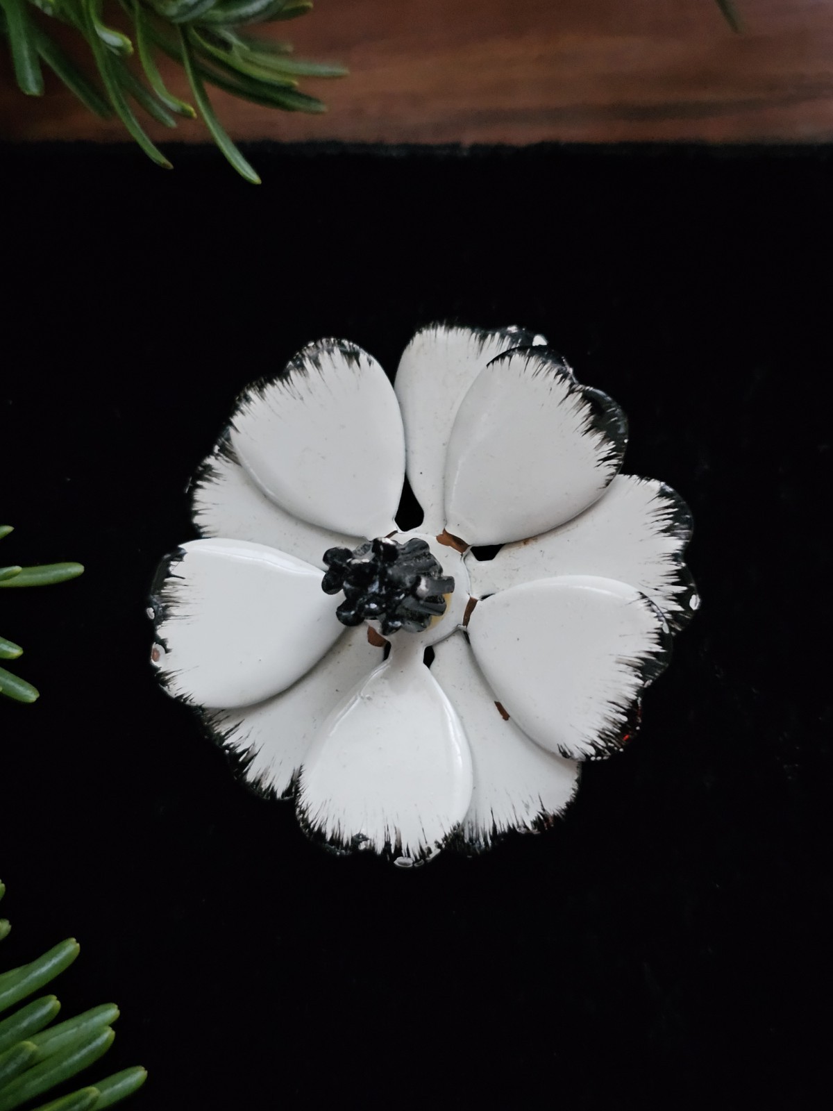 Vtg Brooch Flower Enamel Metal Retro Hippy Mod 60’s White & Black Pin 1.5″ Mcm