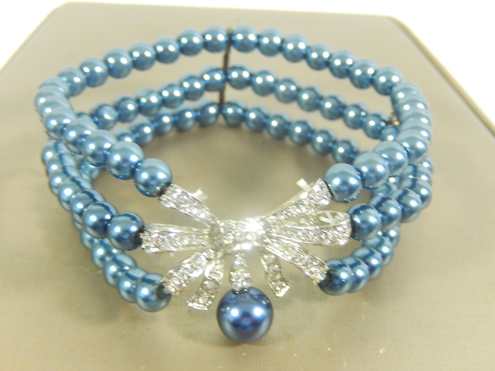 VTG 3 ROW TAHIAN GLASS PEARL W/ RHINESTONE BOW W PEARL DROP STRETCH BRACELET