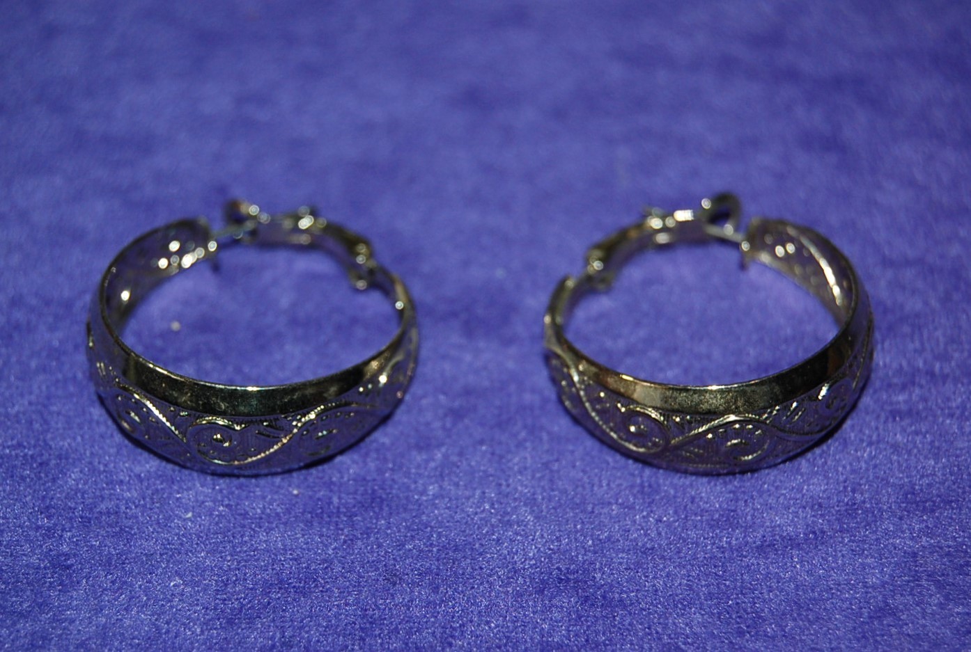 Pair of Vintage Silver Tone Stud Earrings about 1-1/8″ in Diameter – My Lot #17C