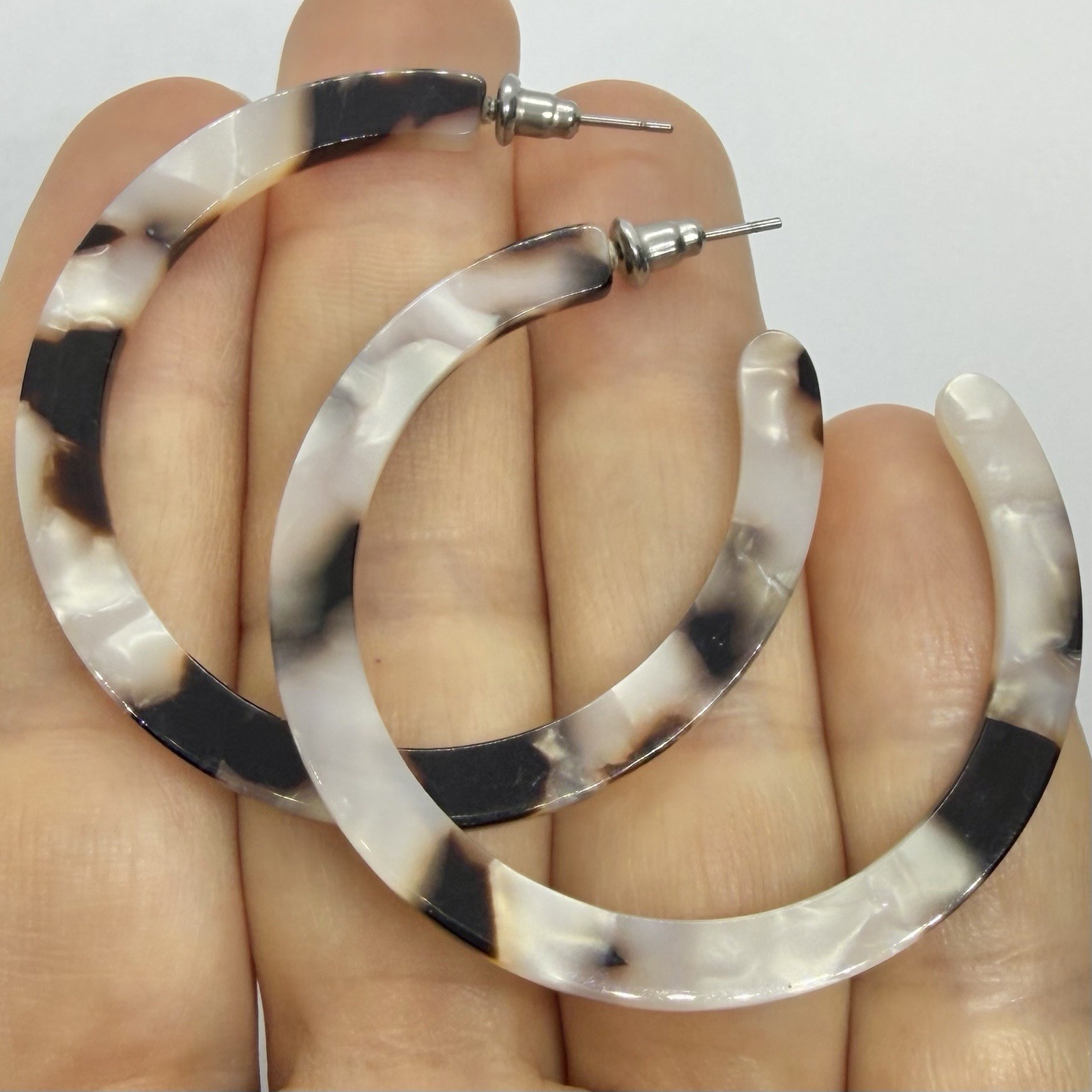 Vtg Brown White Large Resin Hoop Statement Earrings Round Post Mottled Marbled