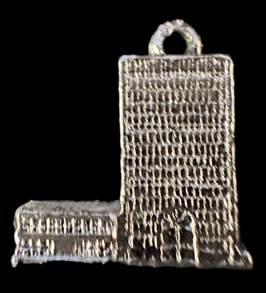 Vtg UN United Nations Charm Pendant Building Travel NYC Souvenir Silver Tone