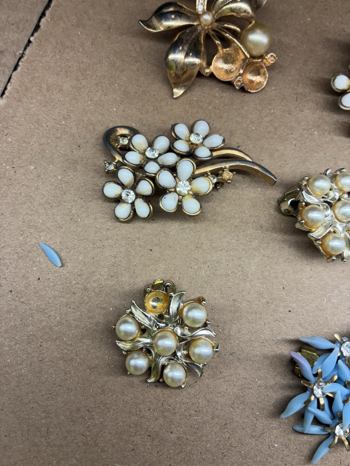 vintage flowers leaves 60’s – 80’s earrings lot brooch