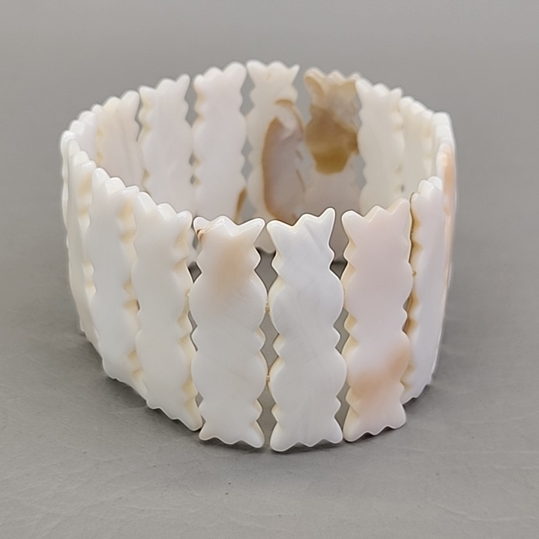 Vintage Mother of Pearl Stretch Bracelet Wide Scalloped Panel