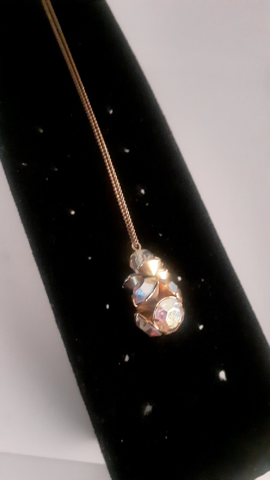 Vintage Aurora borealis Prong set Cluster Pendant Gold tone Necklace 15 In.