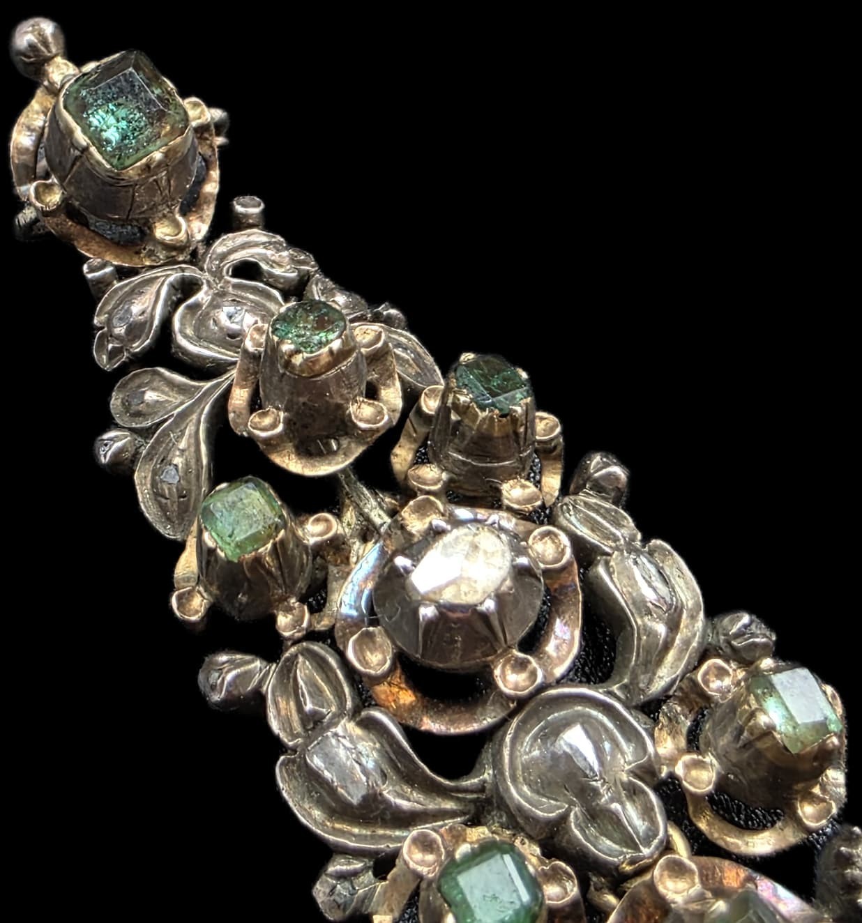 Antique Victorian Gold Parure Set Earrings Pendant Diamonds Emeralds Ca 1850