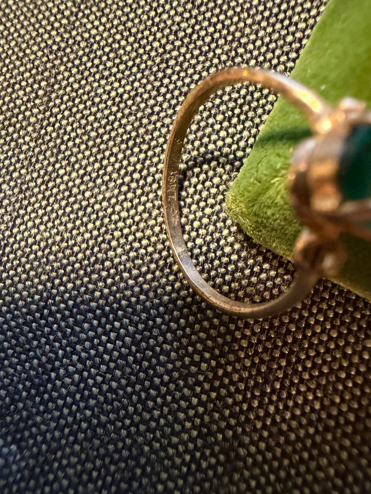 Vintage Sim. Emerald Stamped 10k SOLID Gold Ring Sz 4 May Birth Stone 0.97g