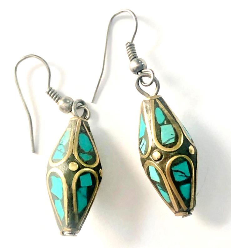 Brass & Turquoise Chip INLAY HOOK EARRINGS ~ 5 Sided 1 5/8″ long VTG 1980s