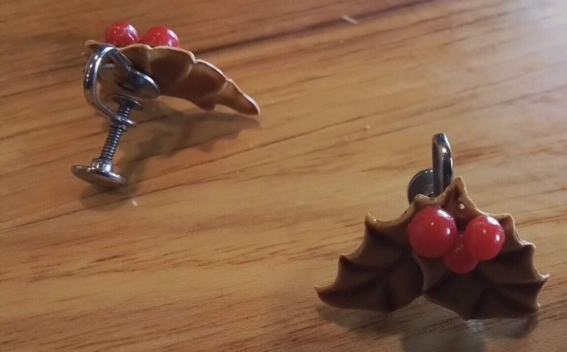 Vintage Holly Christmas Brooch Pin and earings set collectable
