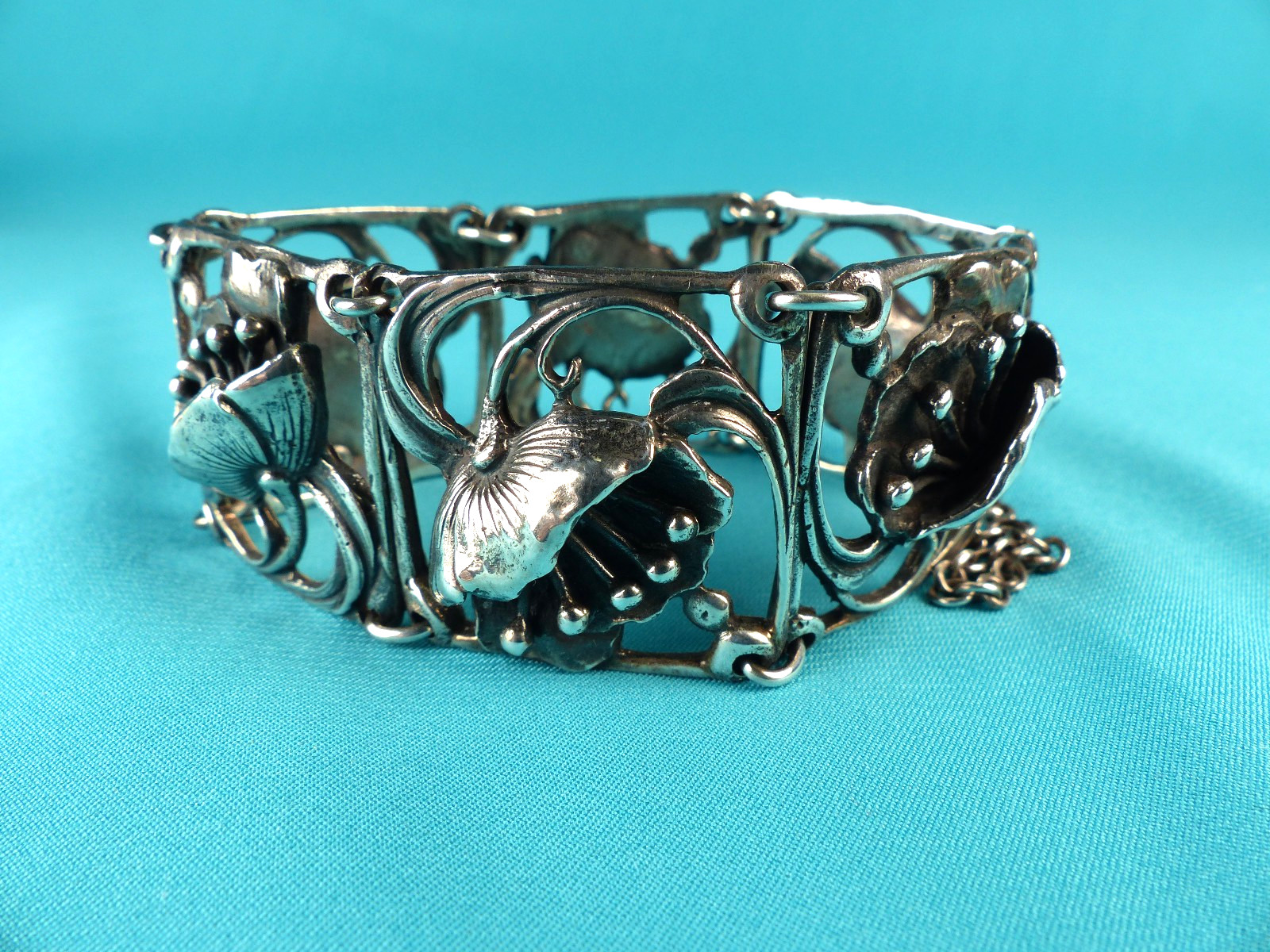 Vintage Art Nouveau 2.5 oz Sterling Silver Poppy Flower Panel Link Bracelet 77g