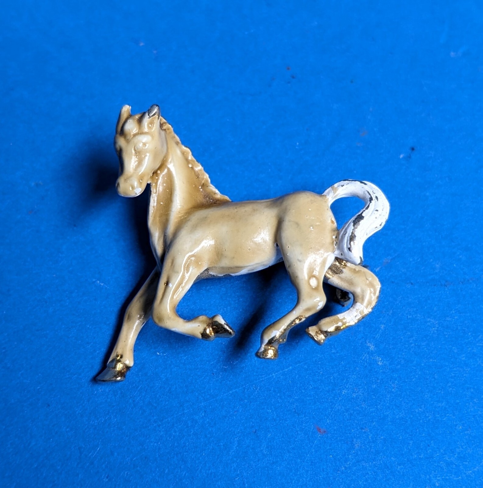 Vintage Beige Enamel & Gold Tone Running Horse Equestrian Brooch Pin
