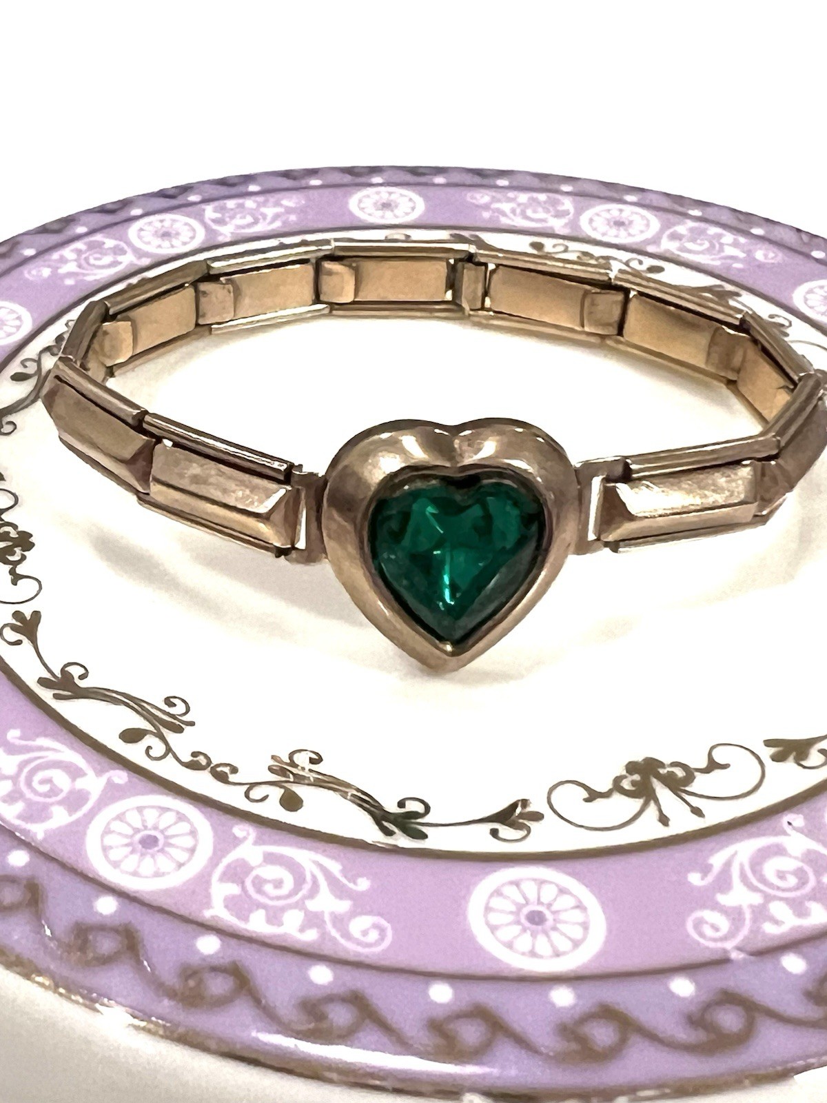 Vtg Child May Birthstone Green Heart Stretch Bracelet Gold Tone 60-70s Good Cond