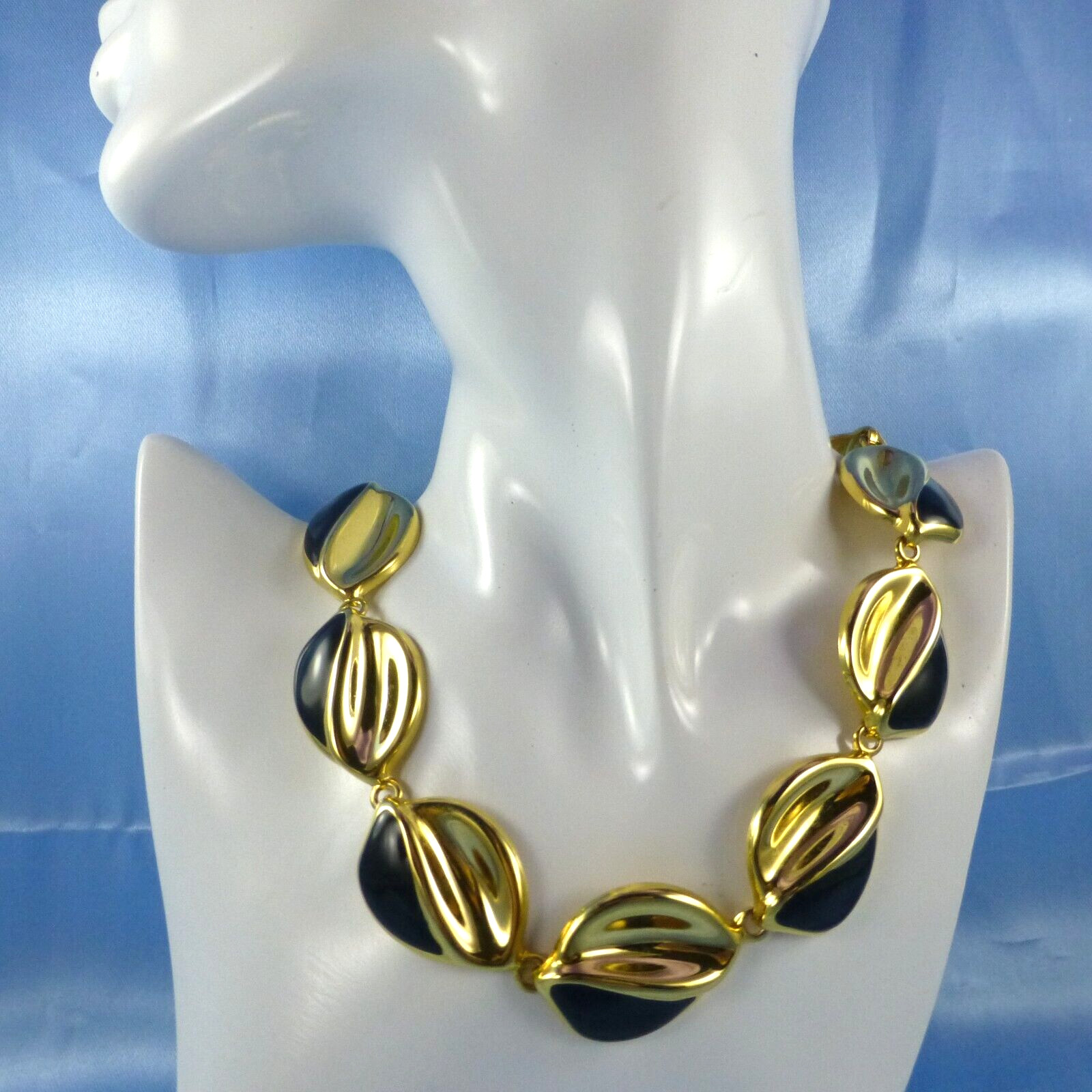 Fashionable Black Enamel on Gold-Tone Articulated Links Necklace Elegant