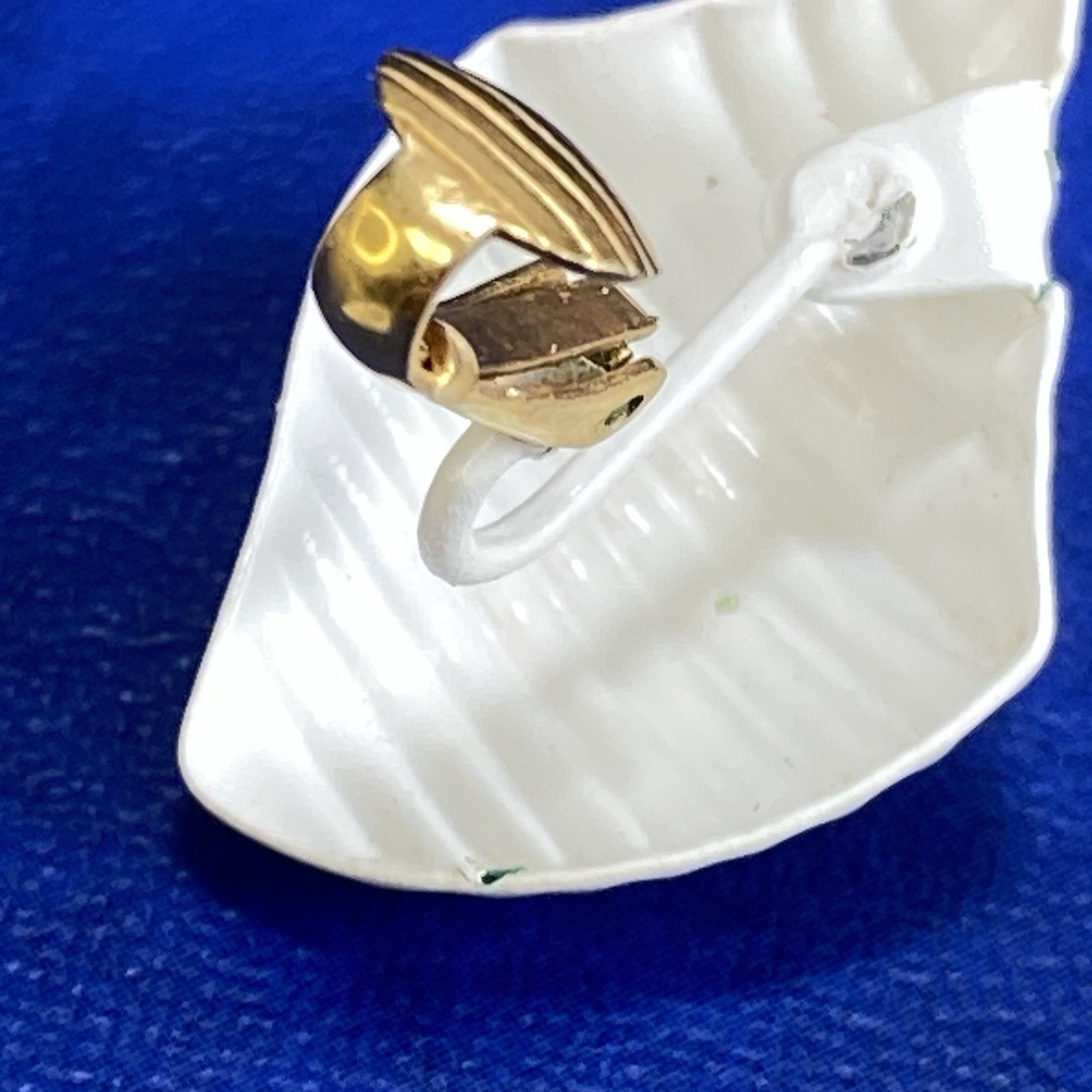 Vtg Avon Seaside Iridescent Enamel Finish on Metal Conch Shell Clip On Earrings