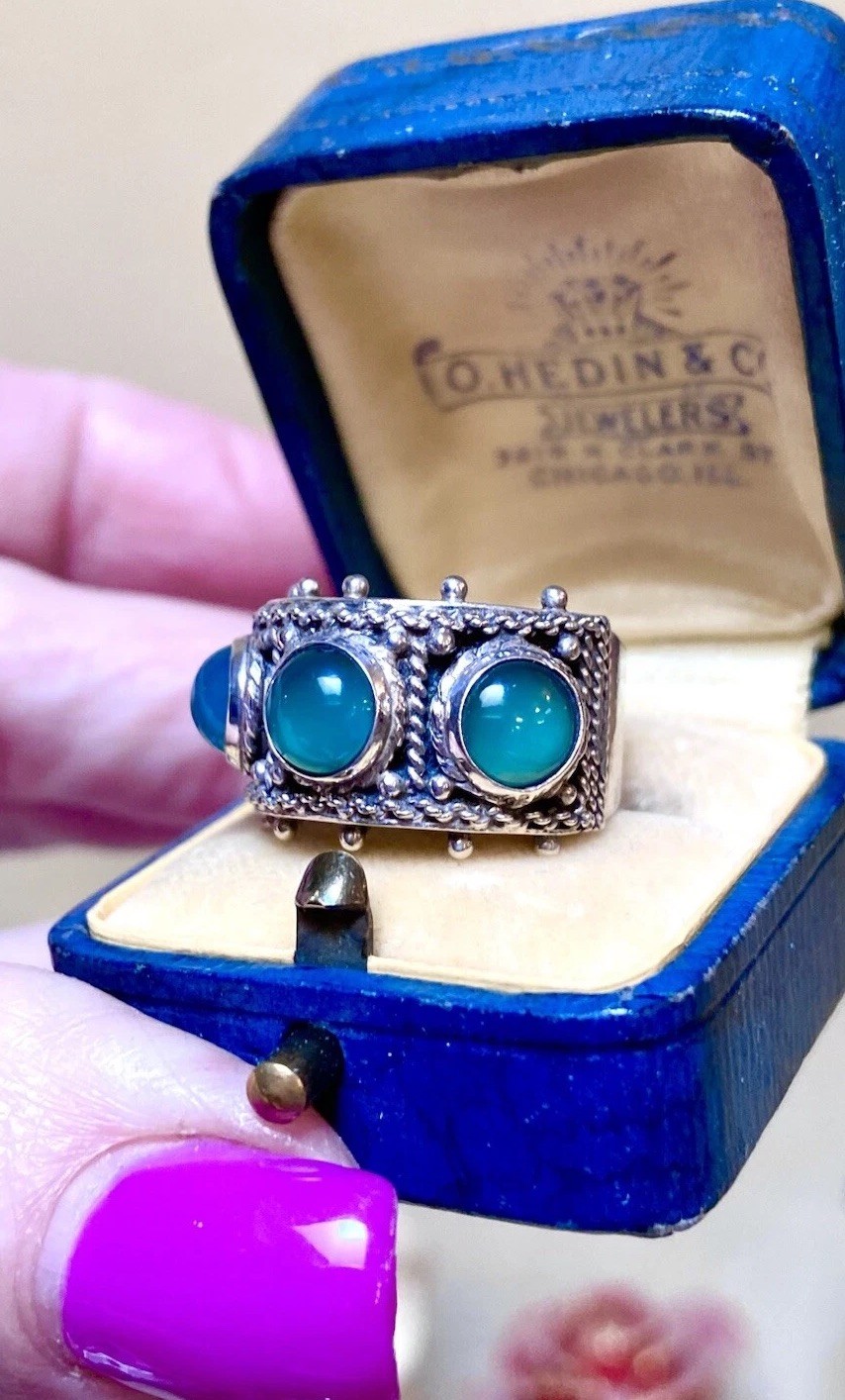 BEAUTIFUL Vintage Italian .800 Silver Green Chalcedony Ornate 3-Stone Band Ring