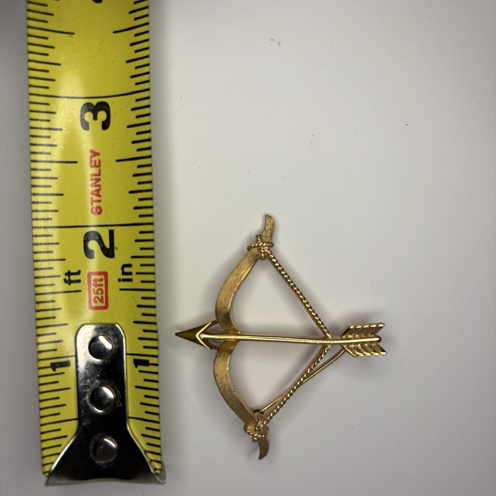 Crown Trifari Signed Vintage Textured Gold Tone Bow & Arrow Brooch Pin