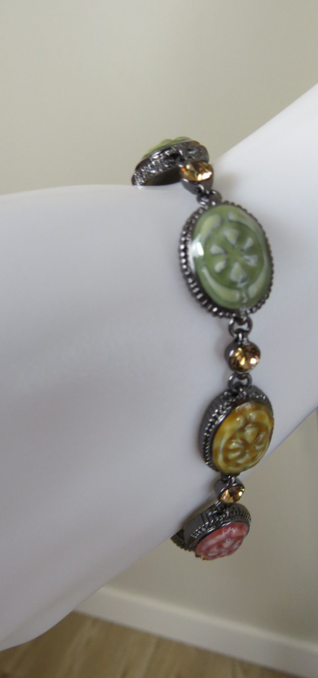 liz claiborne LC Signed Bracelet. Multi Color Pastel 8” Long