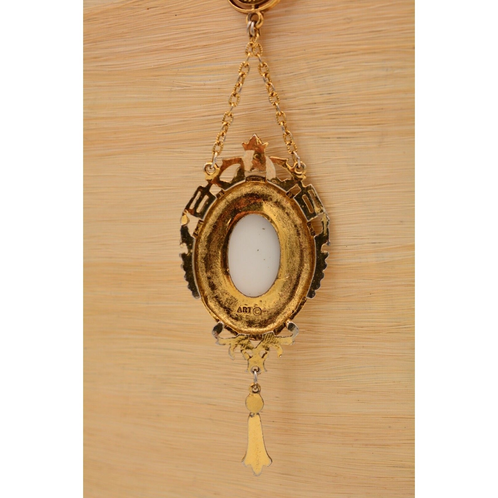 ART Vintage Renaissance Portrait Pendant Necklace Antiqued Gold Signed 60s BinAU