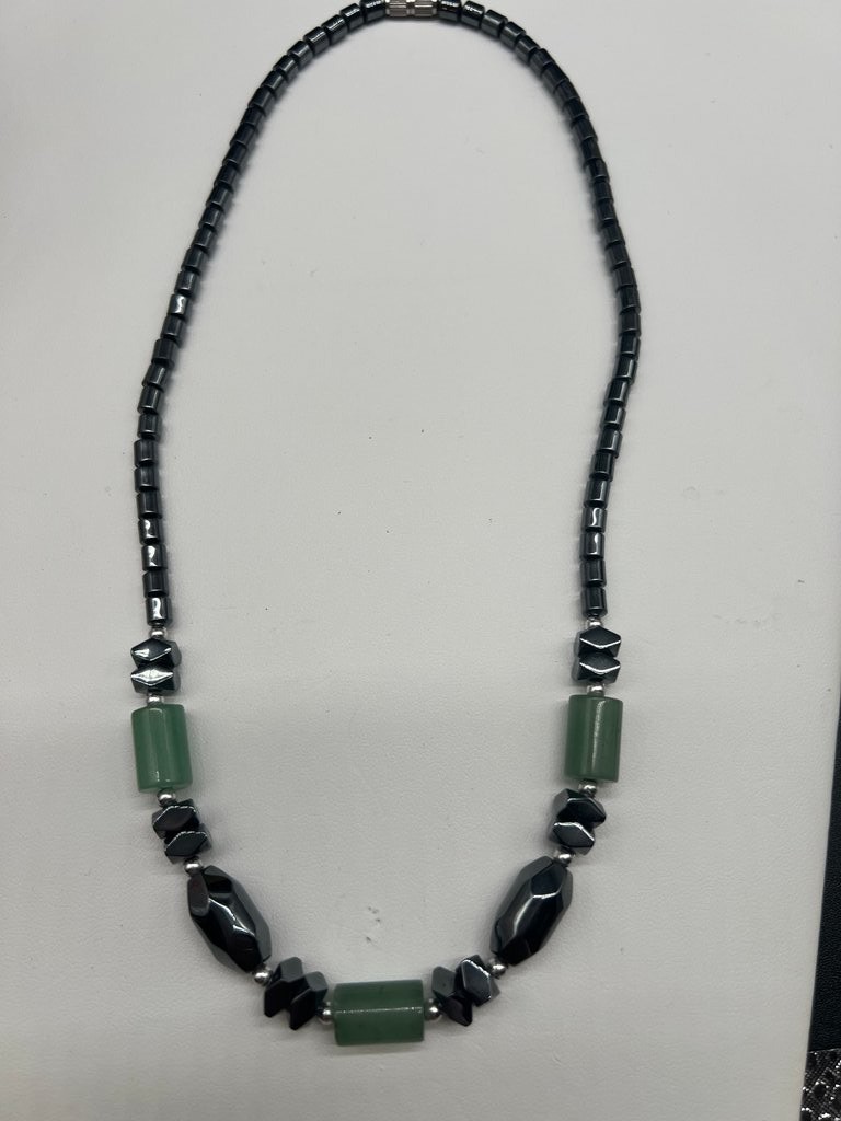 Vtg 16 In Hematite and Jadeite Stone Necklace N17