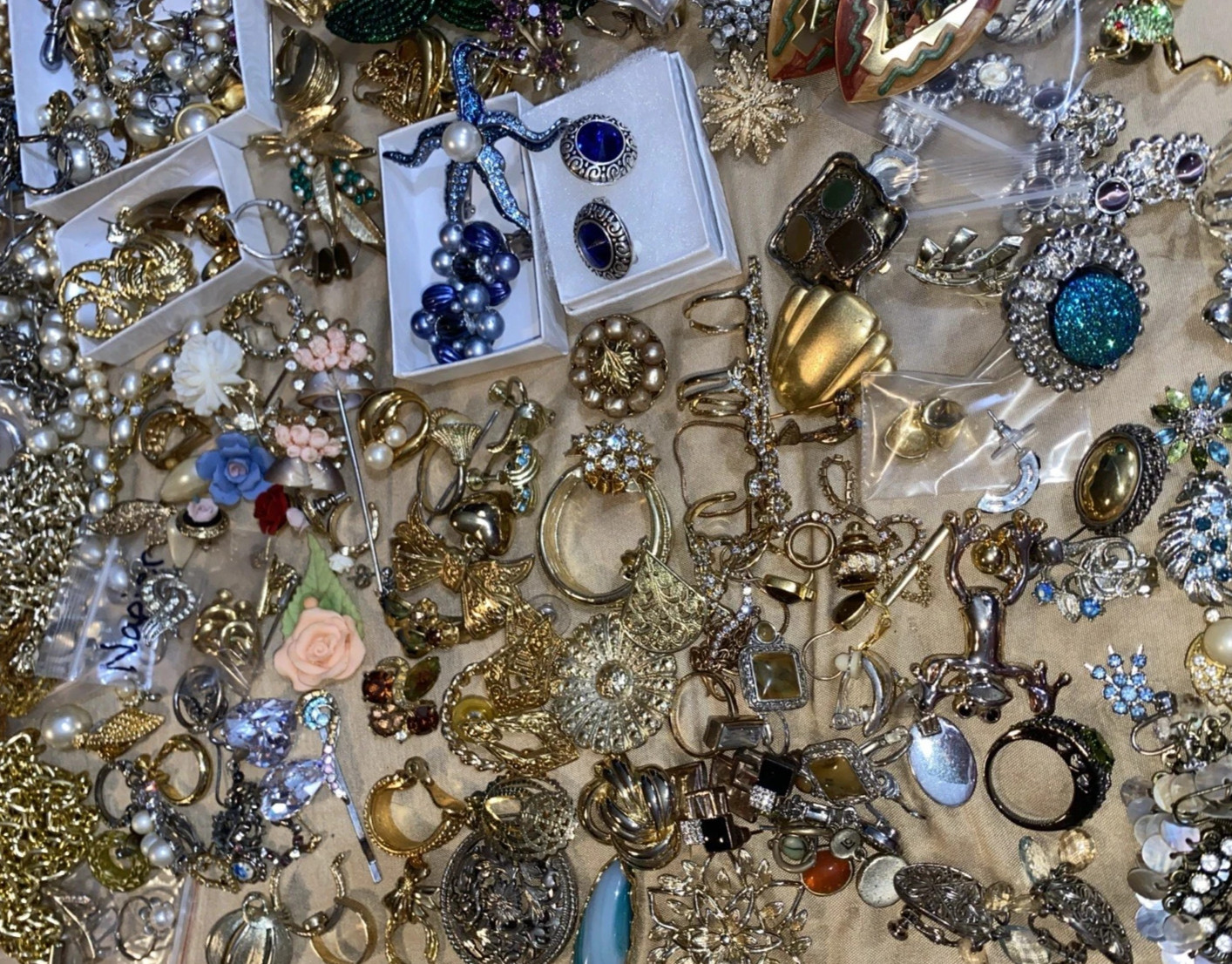 1/2 Pound Vintage To Modern FASHION JEWELRY Lot Great Gift READ DESCRIPTION