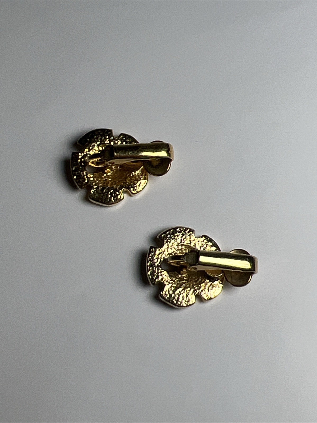 Beach Sand Dollar Gold Tone Clip On Earrings Vintage Textured Shells Ocean EUC