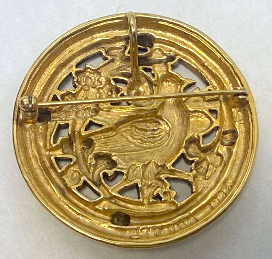 MMA Metropolitan Museum of Art Gold Plate Bird/Dove in Roundel Brooch Pendent