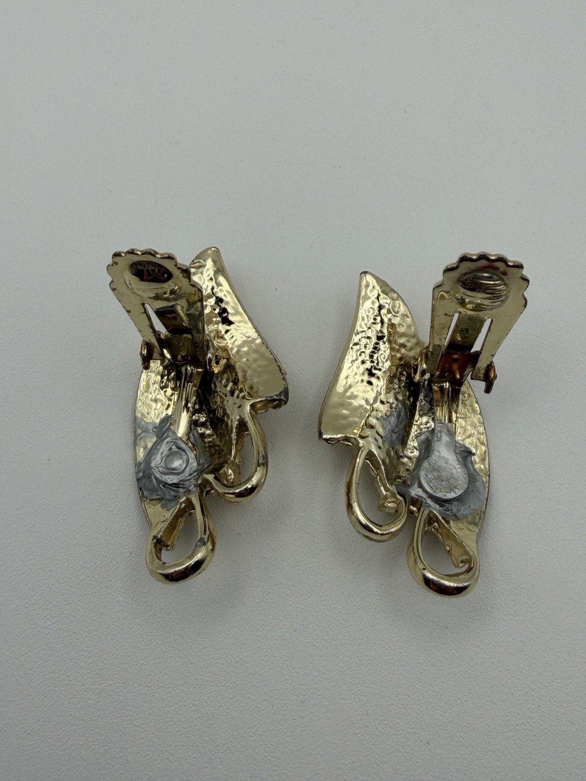 Vintage Gold Tone Leaf Clip On Earrings Textured Estate Auction Jewelry