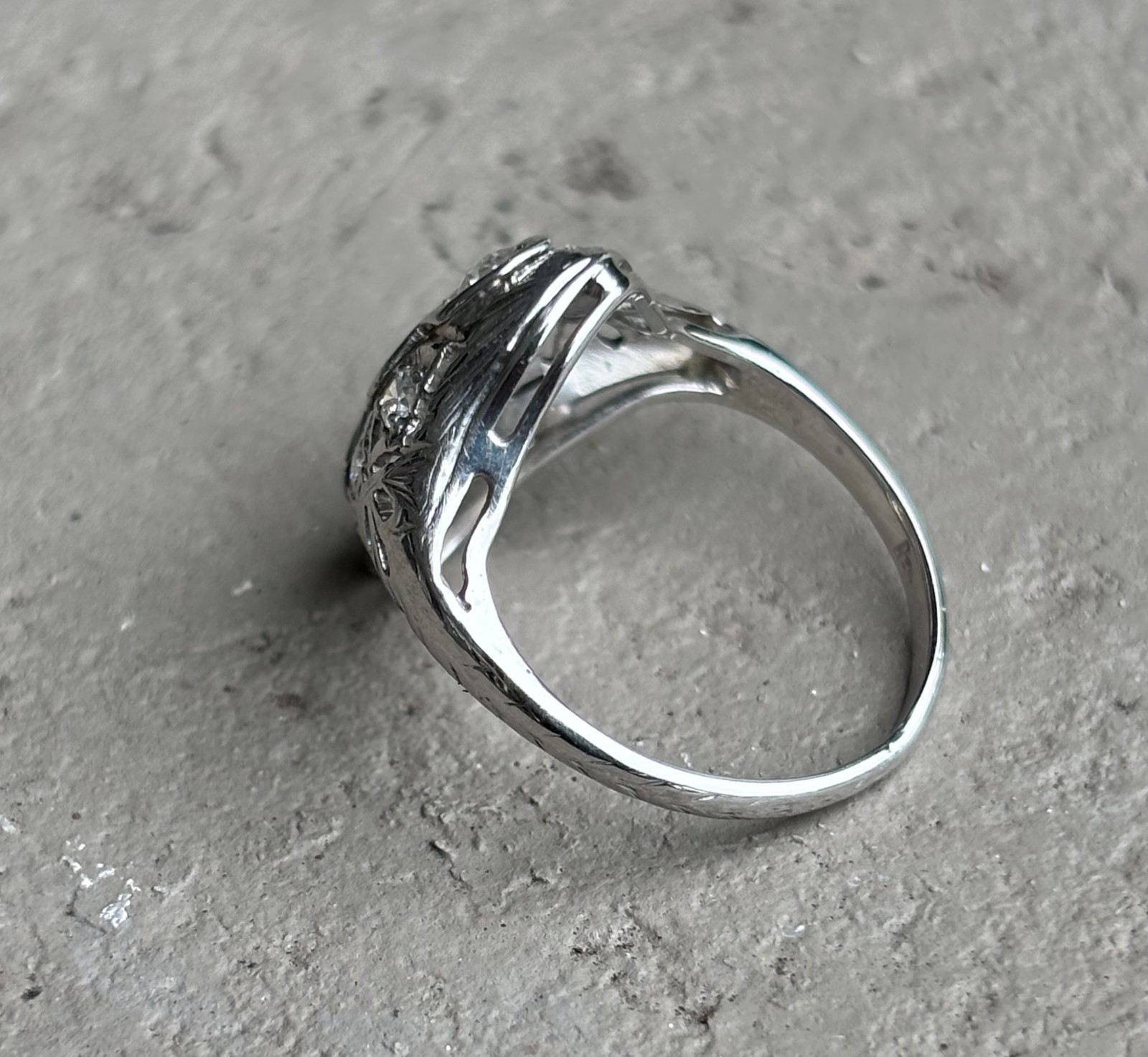Vintage 14k white gold diamond and deco filigree ring