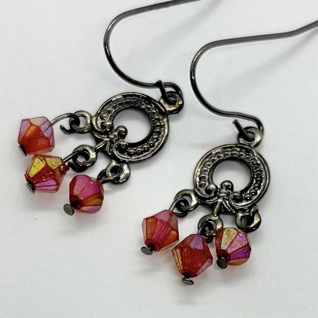 Vtg Boho Goth Gunmetal Pink Iridescent Lucite Bead Chandelier Earrings Petite