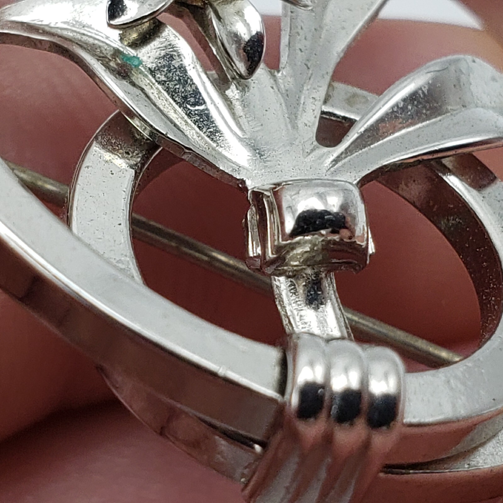 Small Silver / Chrome Toned Metal Brooch of Flowers – Unmarked – Unknown Metal