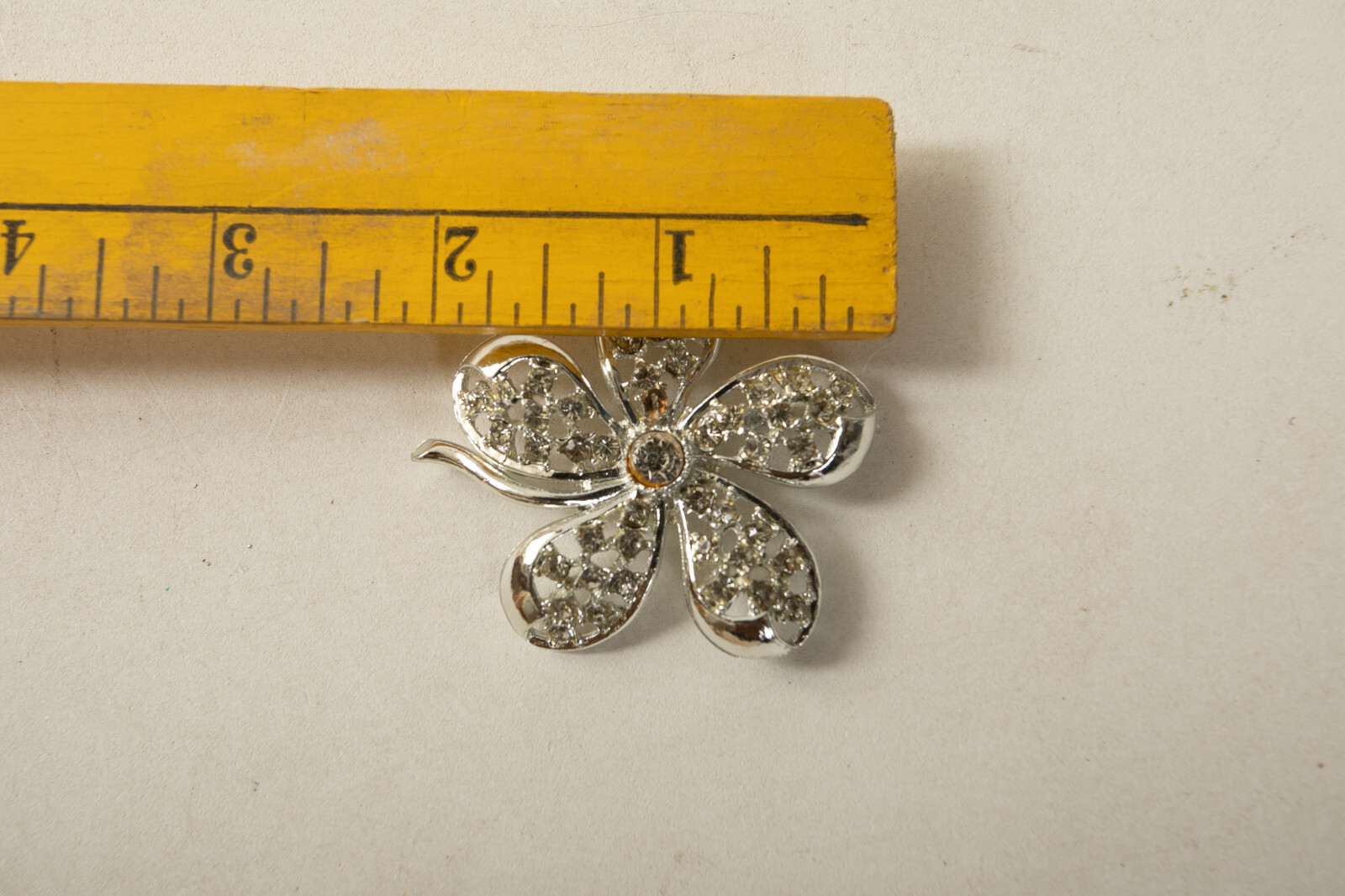 Clear Glass Rhinestone Pendant Pin (R3A/JSF6) Vintage 5 Petals Silver Brooch