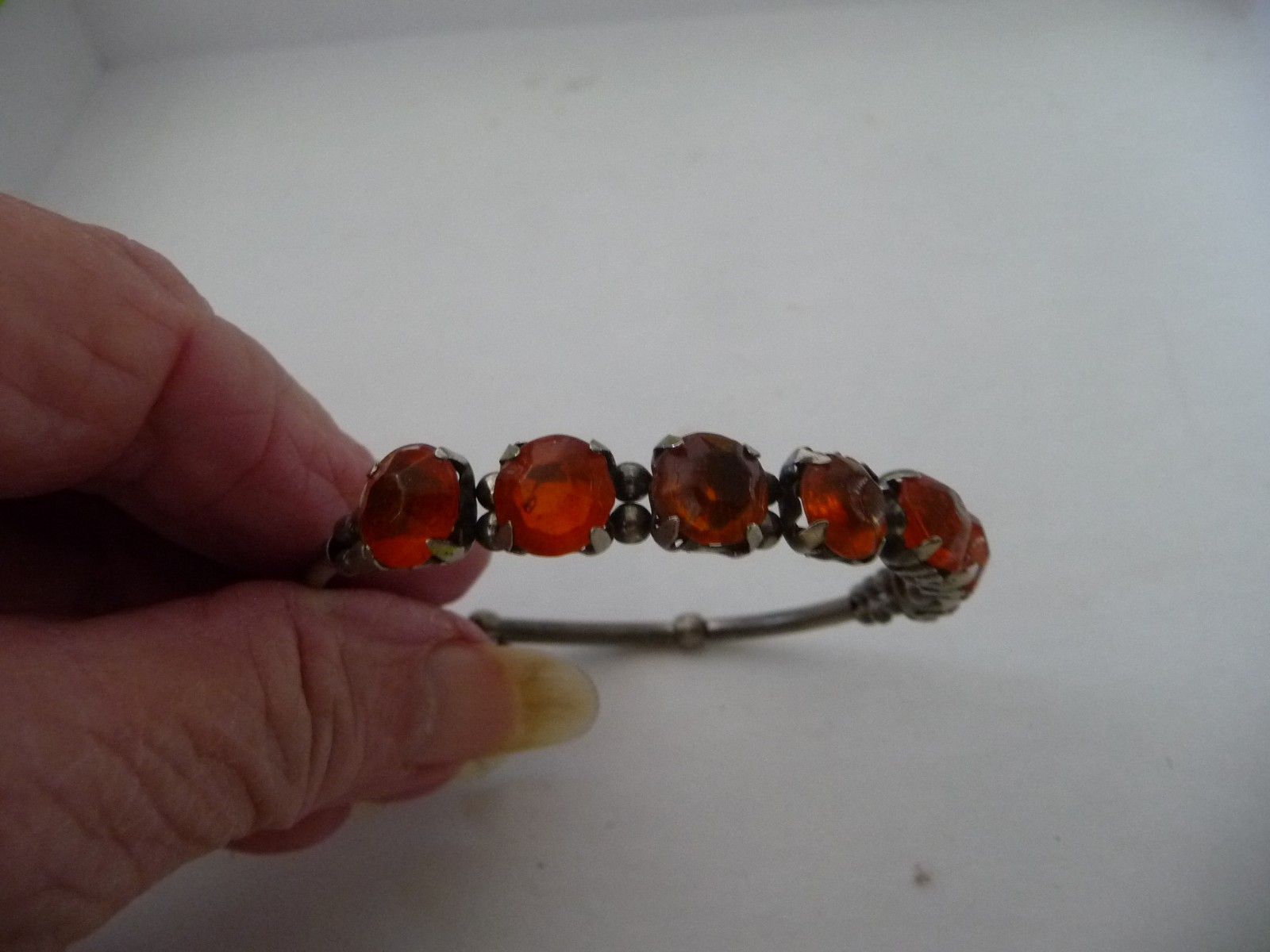 SILVER TONE WRAP AROUND W ORANGE STONE 1/4” W BRACELET #20/12