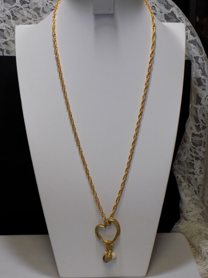 J615-VINTAGE NECKLACE~GOLD TONE/HEART/BEAD ACCENTS~WHITE STAG~28″