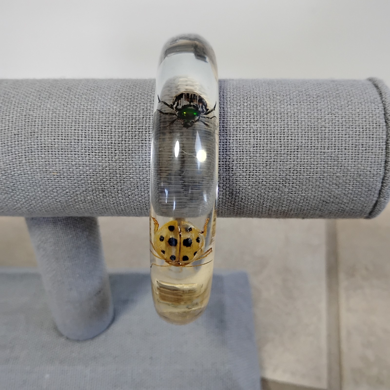 Vtg Clear Bug Bangle Encased Beetles, Scorpion, Insects Sz 7.75 Bracelet